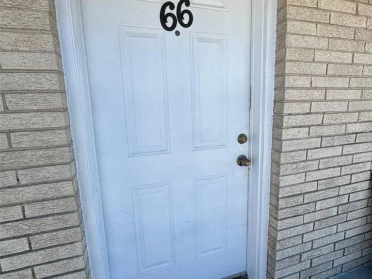 516 Holiday Dr #66 — Photo 4