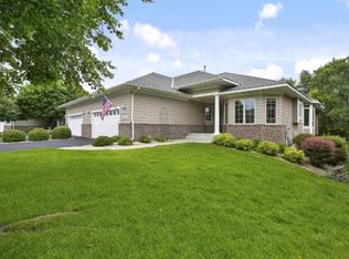 9026 Sutton Dr, Eden Prairie, MN 55347