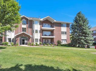 13129 Timber Trl APT 202, Palos Heights, IL 60463
