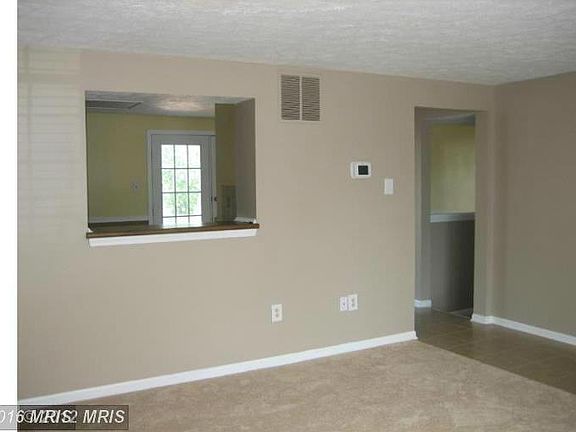5th image of 308 Logan Ct