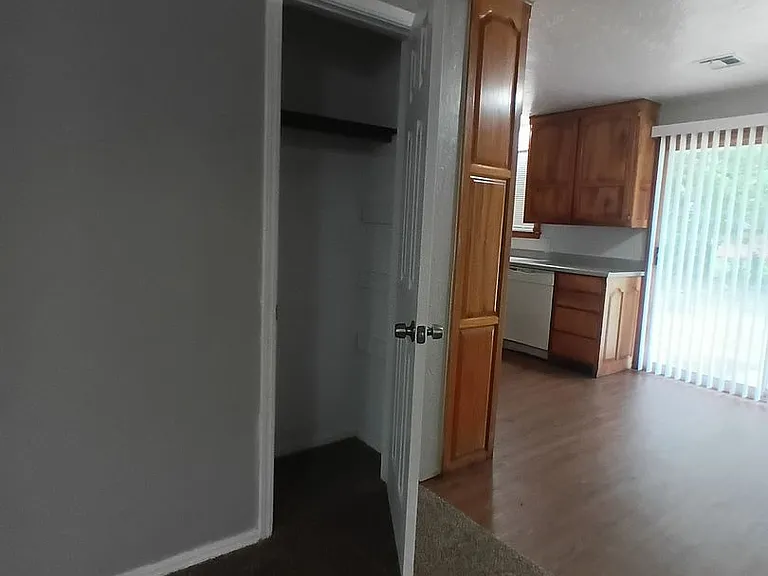 3221 Greenbrier Ter — Photo 4