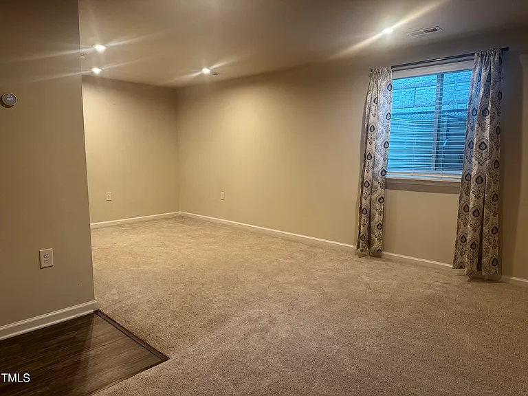946 Channing Park Cir — Photo 7