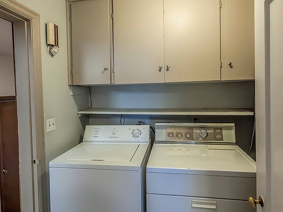 4th image of 527 Columbia St