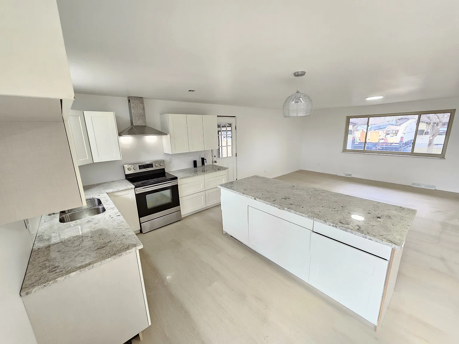4 bed, 1462 sqft, $2,240 — Photo 1