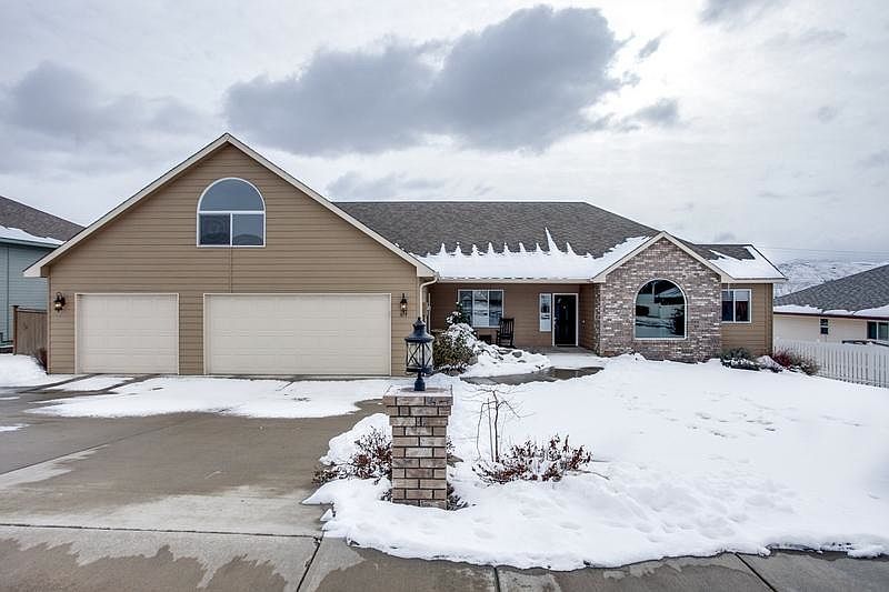 1st image of 614 Clarissa Ln