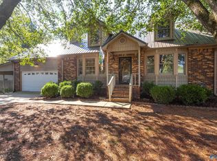 109 Cove Creek Ln, Rainbow City, AL 35906