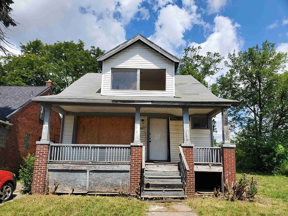 8227 E Brentwood