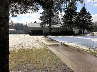 2577 W Lakewood Rd, Whitehall, MI 49461