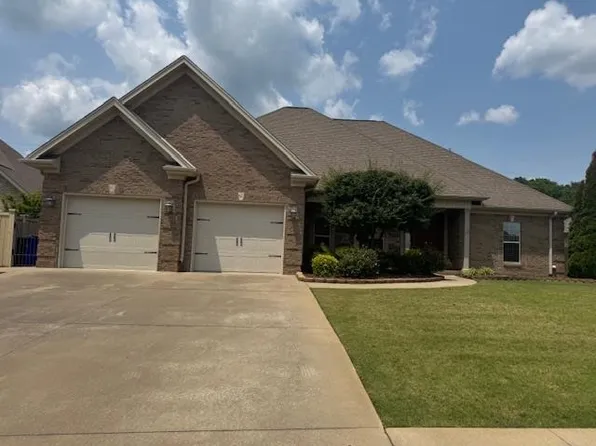 215 Oak Brook Dr, Florence, AL 35630