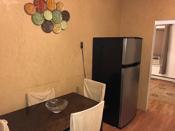 4th image of 219 Clifton Ave #2