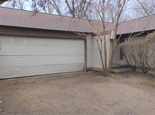 814 Sunset Dr APT 2, Urbana, IL