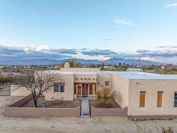 3rd image of 3101 E Cardenas Dr