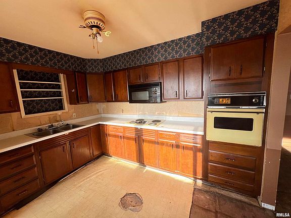 3rd image of 1106 Glendale St