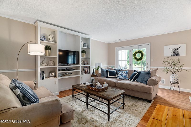 4th image of 4006 Chaucer Place