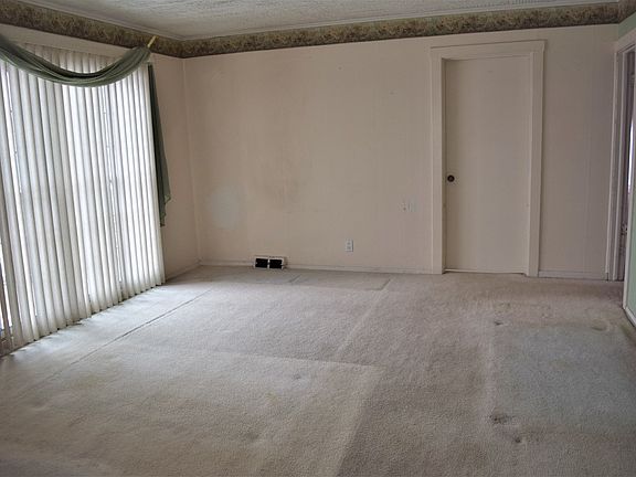 3rd image of 406 E Willow Dr
