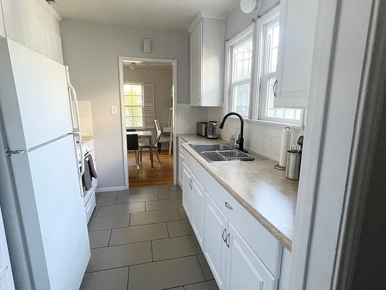 1702 Glendon Ave — Photo 10