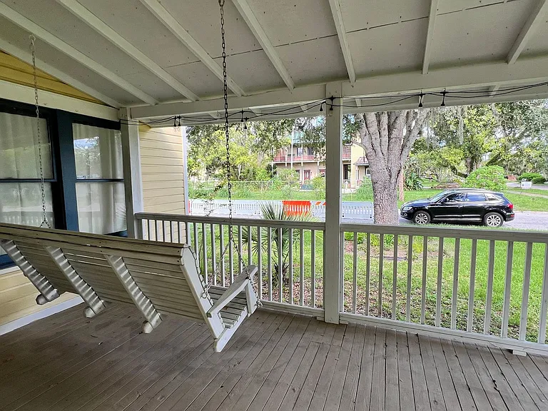 523 W Oak St — Photo 28