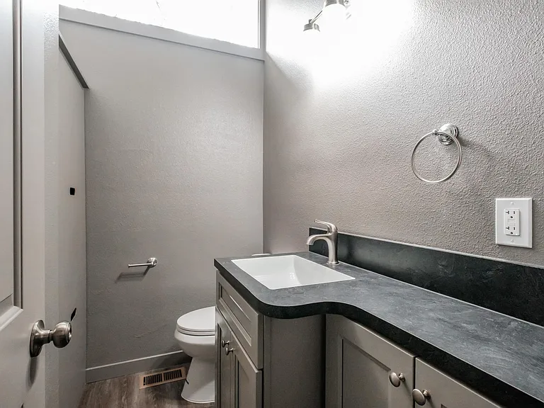 837 Woodmansee St SE — Photo 4