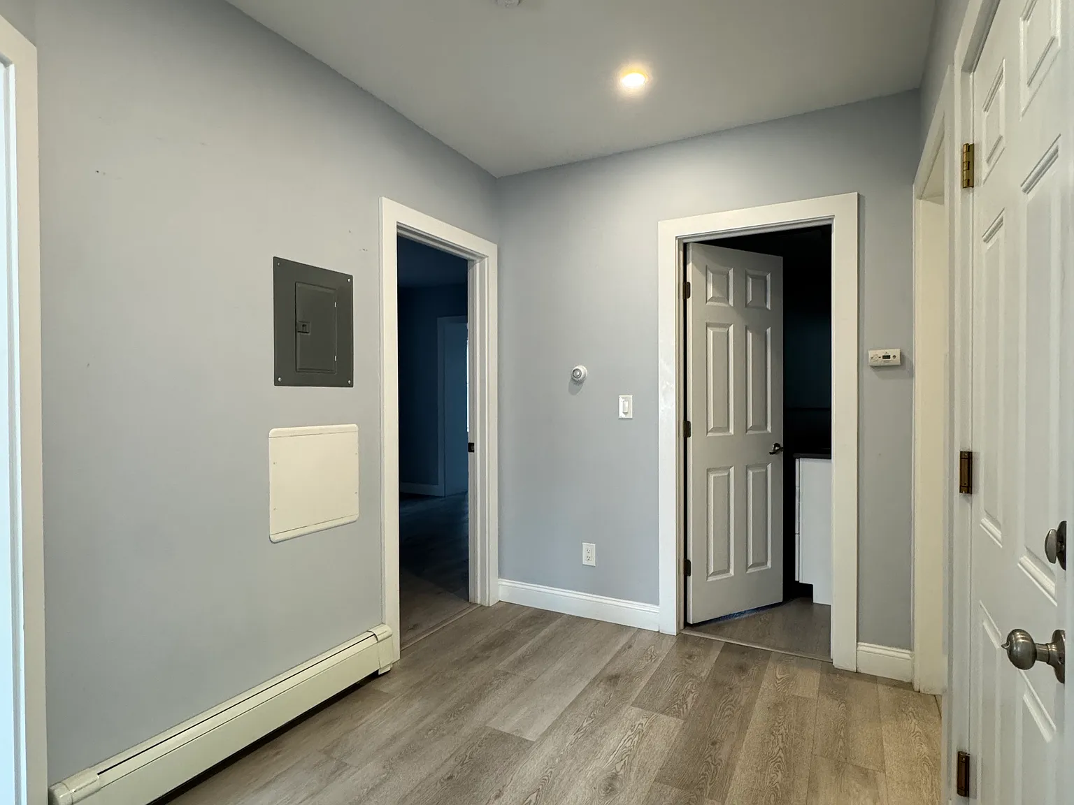 3 bed, 1200 sqft, $3,600 — Photo 2