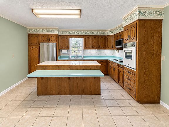 5th image of 105 Meadowbrook Rd