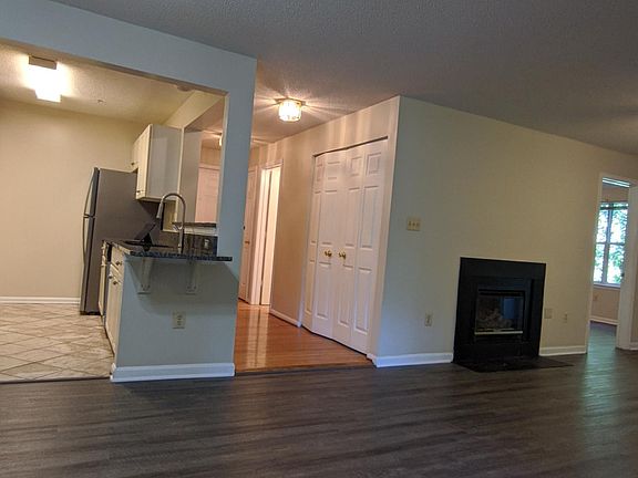 4th image of 10021 Vanderbilt Cir APT 9