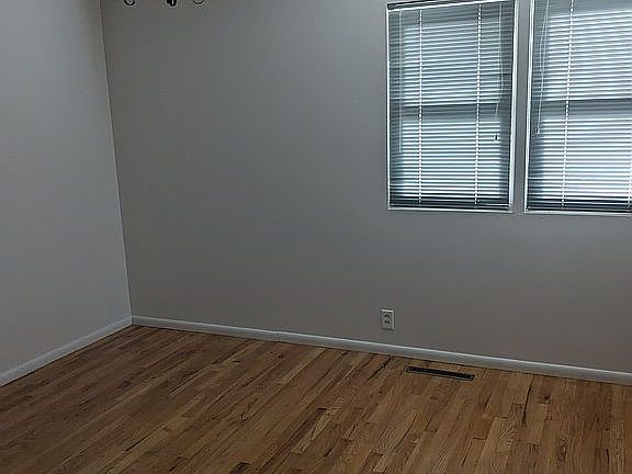 5th image of 916 11th Ave N