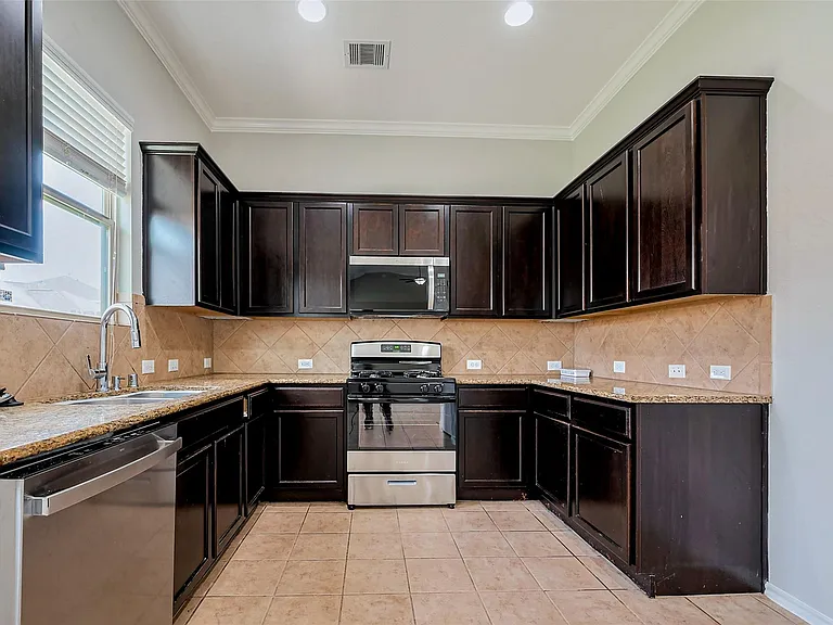 1910 Vermillion View St — Photo 15