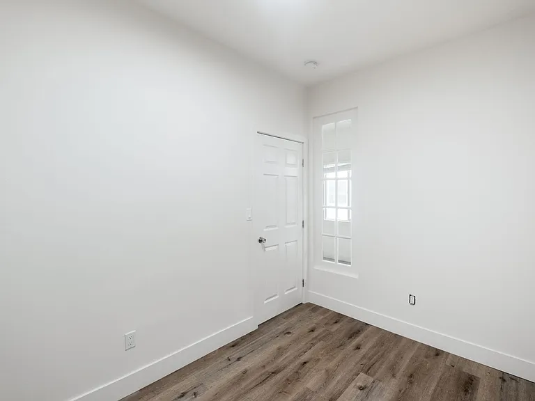 1623 N Mariposa — Photo 50