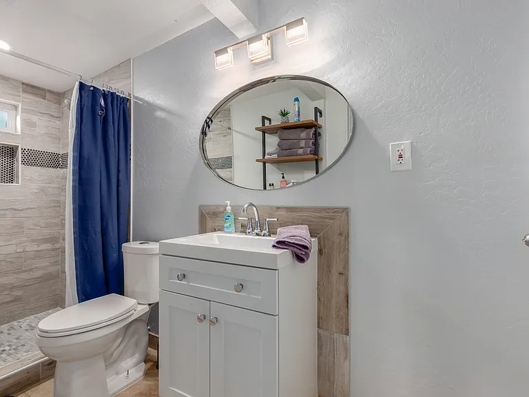 2844 E Blanche Dr — Photo 5