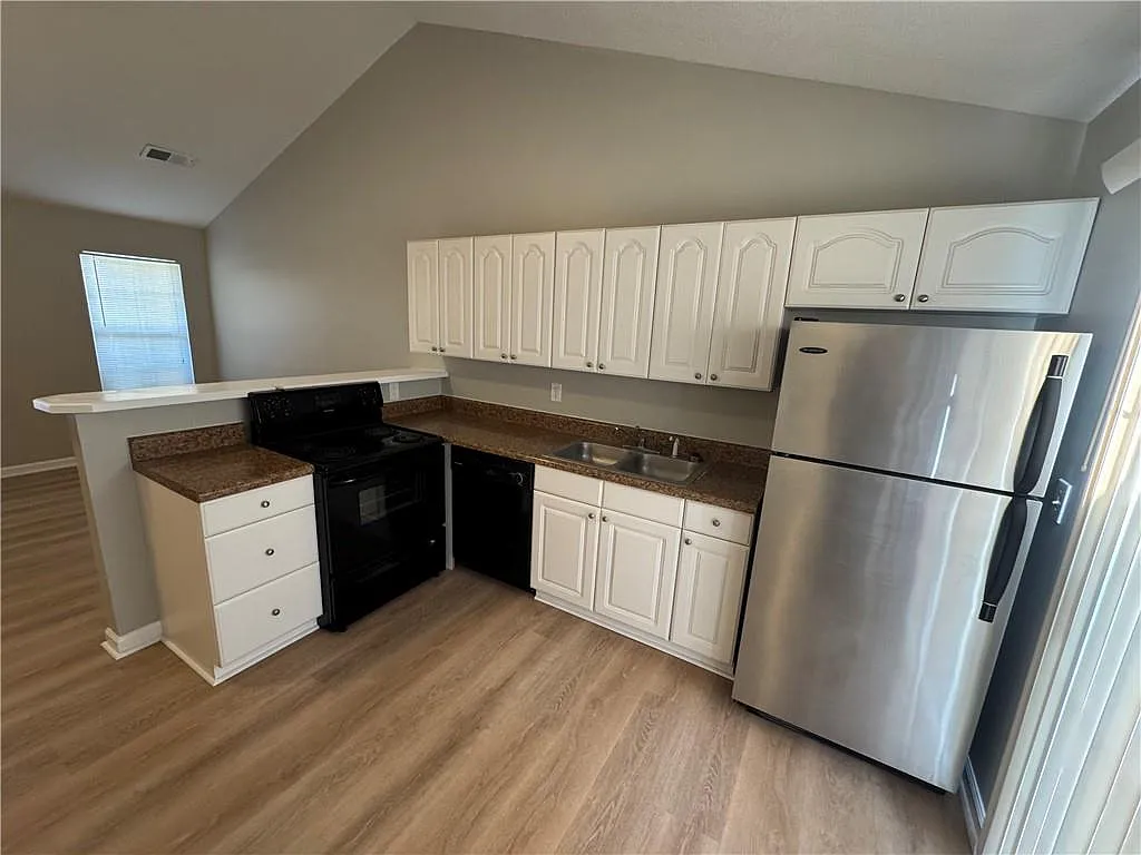 2 bed, 2.0 bath, 860 sqft, $1,350 — Photo 4