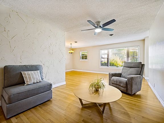 3rd image of 433 Fulton St