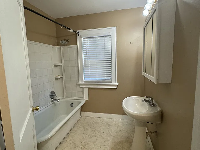 735 S Grove St — Photo 8