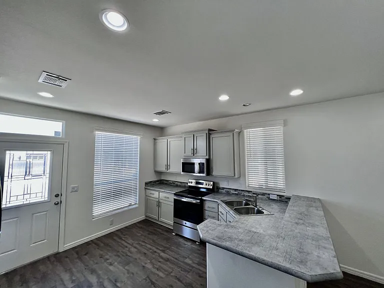 2206 S Ellsworth Rd #3B — Photo 18