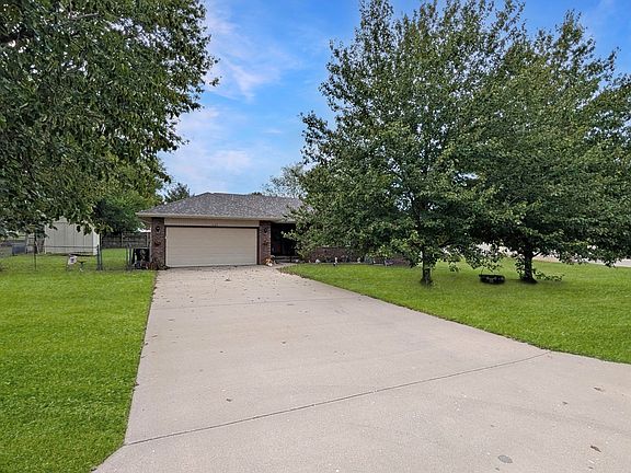 3rd image of 409 N Kyle Avenue