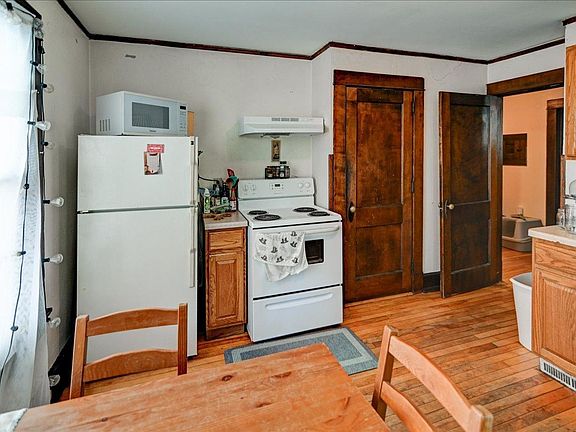 5th image of 416 Castle Pl