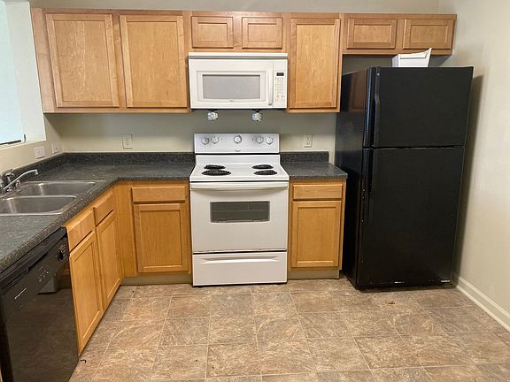 2nd image of 212-214 Bass Pond Glen Dr #212
