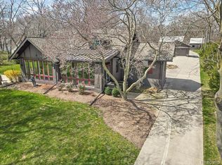 22664 E River Rd, Grosse Ile, MI 48138