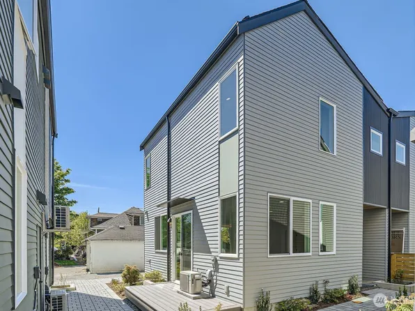 8471 Seward Park Avenue S, Seattle, WA 98118