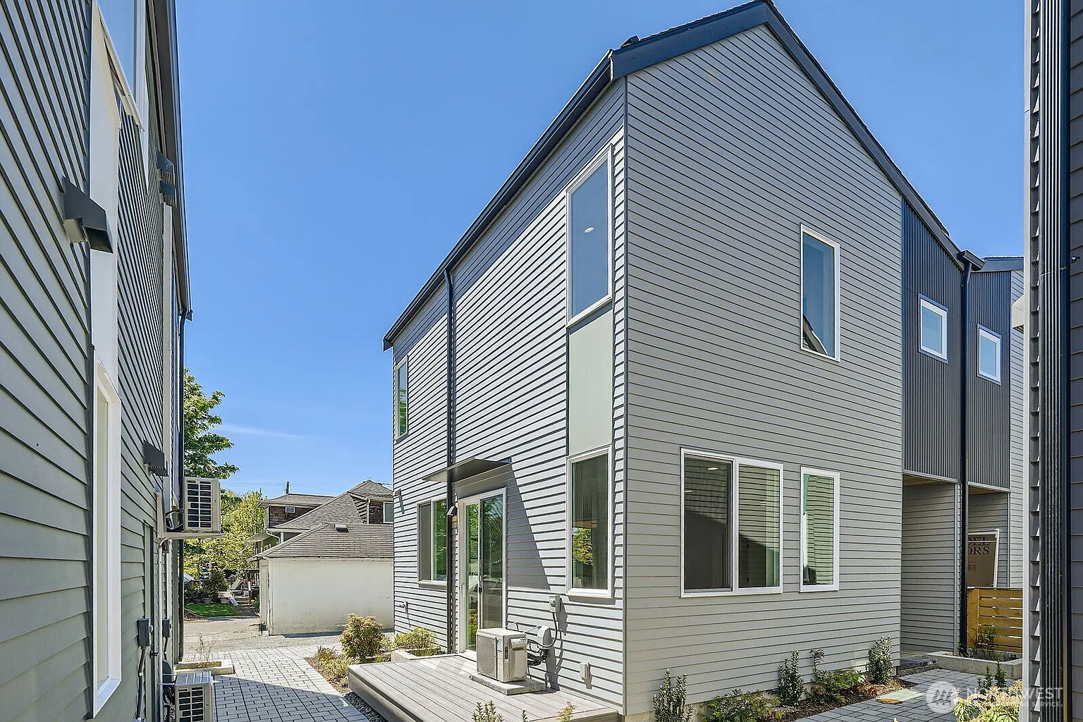 8471 Seward Park Avenue S photo 1