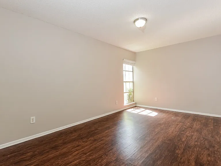 1177 La Mesa Ave — Photo 9