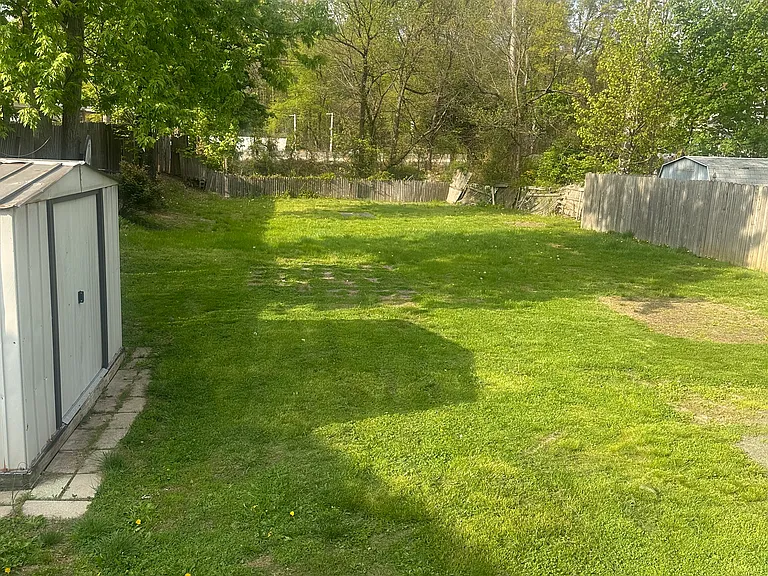 677 Thompson Ave — Photo 9