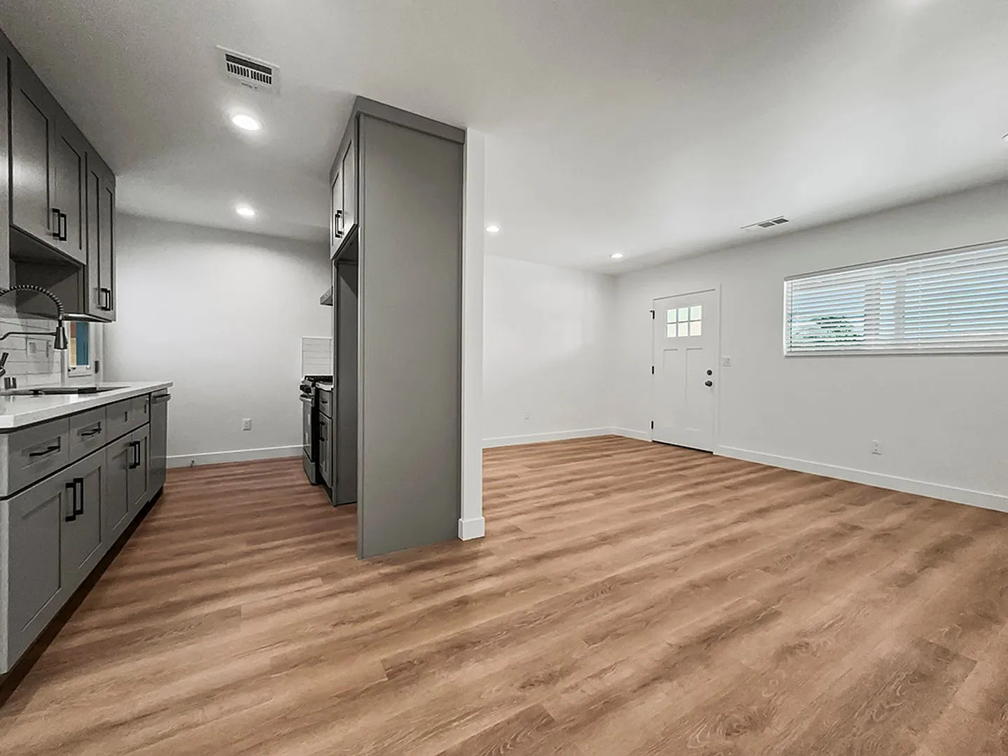 Showing Times: to schedule a viewing, please contact us — Photo 3