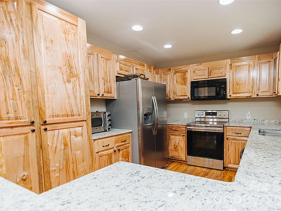 4th image of 160 Winsome Forest Dr