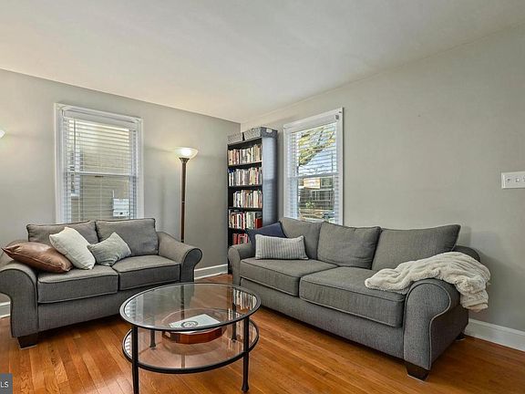 5th image of 5018 12th St NE