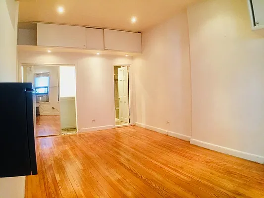 Rented by R New York | media 12