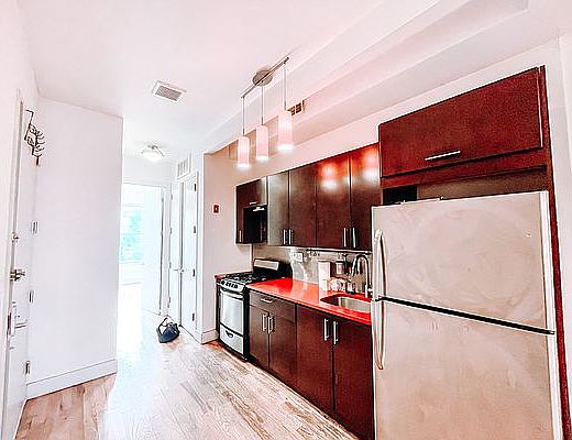 3rd image of 163 Troutman St #2LL