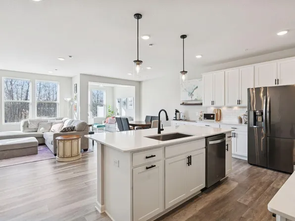 4921 Avery Ct, Eagan, MN 55123