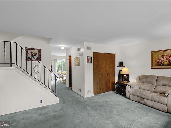 5th image of 1206 Scott St