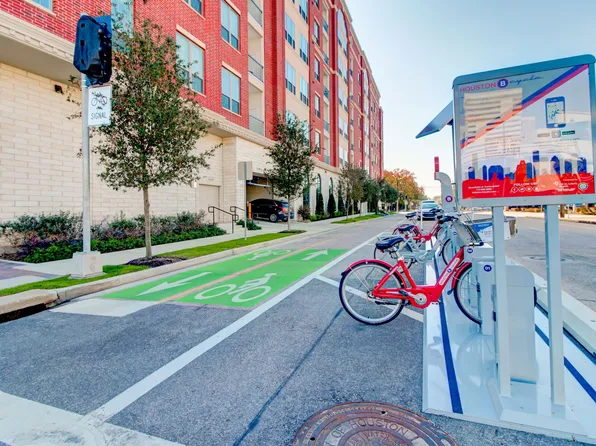 2111 Austin Apartments