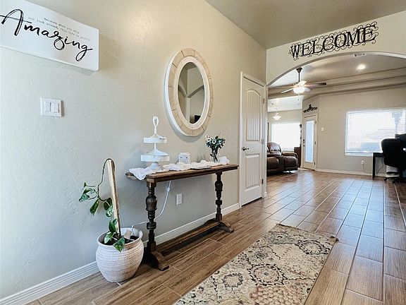 4th image of 1030 Malibu Way